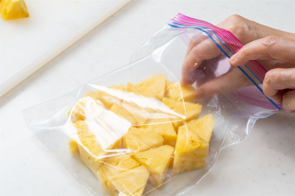 カットパイナップルの冷凍保存方法