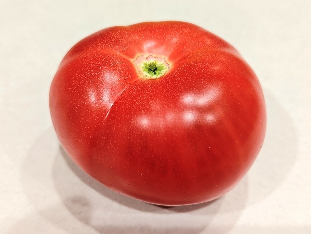 トマトを冷凍するときはヘタを取り除く