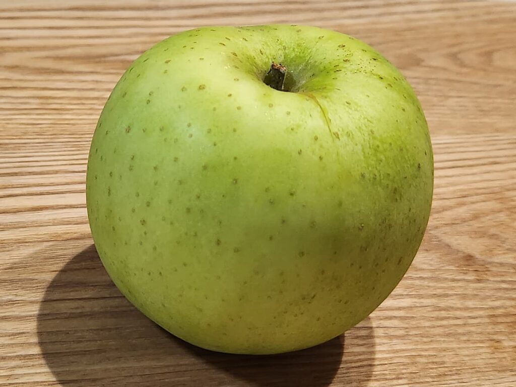 きおうりんごを選ぶときは軸の太さをチェックする