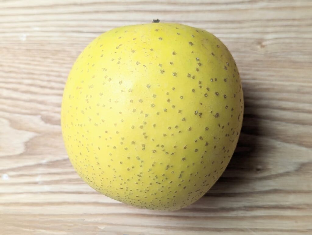 黄王りんごの果皮は黄色い